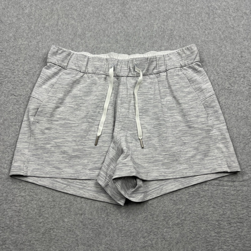 Lululemon On The Fly Short 2.5" Women's 8 Gray Striped Stretch Lounge Gym W7AT0S